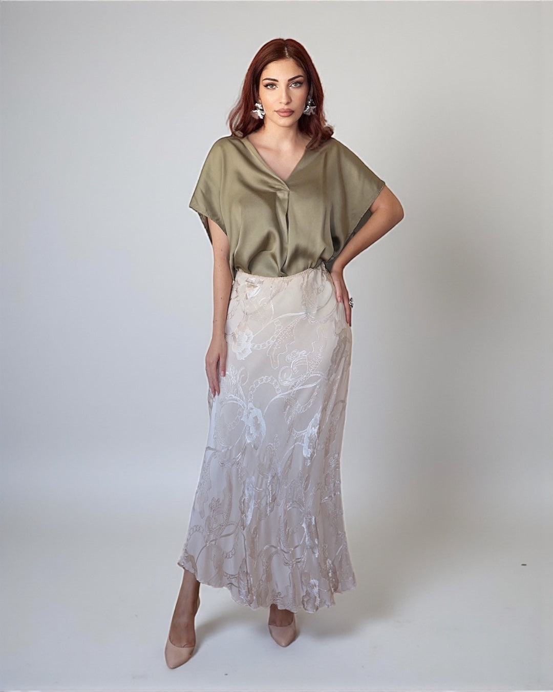 Блузка с V-образным вырезом (оливковая)