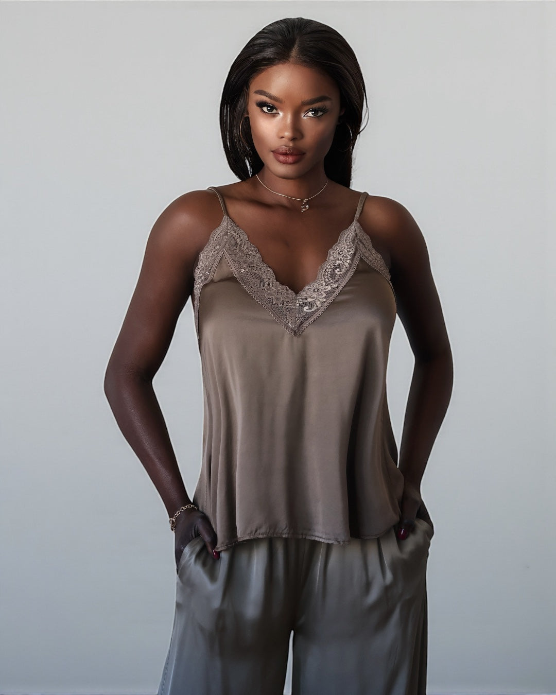 Оливково-зеленые брюки