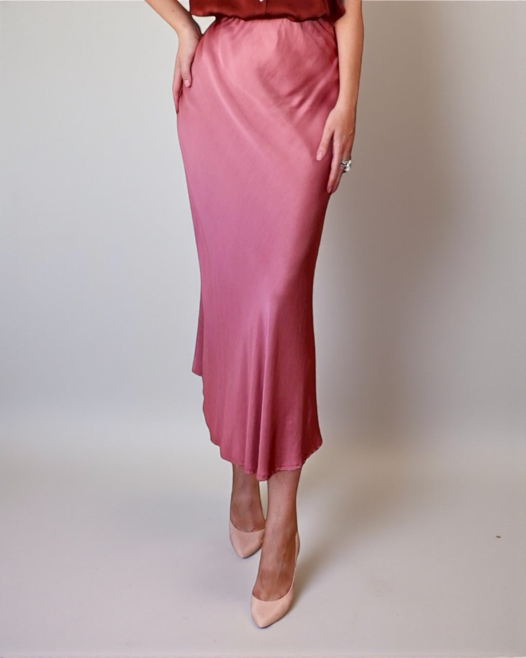 Elegant Skirt with Silky Shine (Dusty Pink)