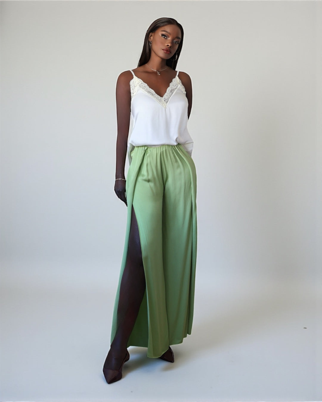 Брюки палаццо с разрезом по ноге светло-черного цвета