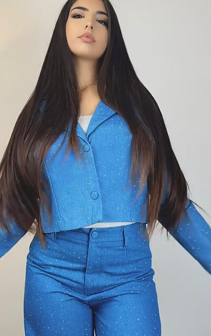 Куртка украшена стразами