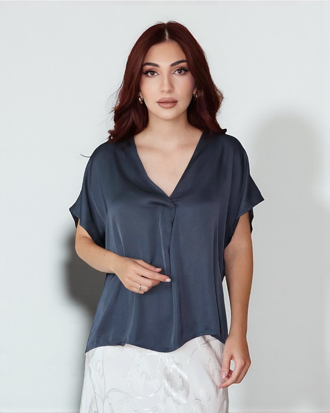 Блузка с V-образным вырезом (темно-синяя)