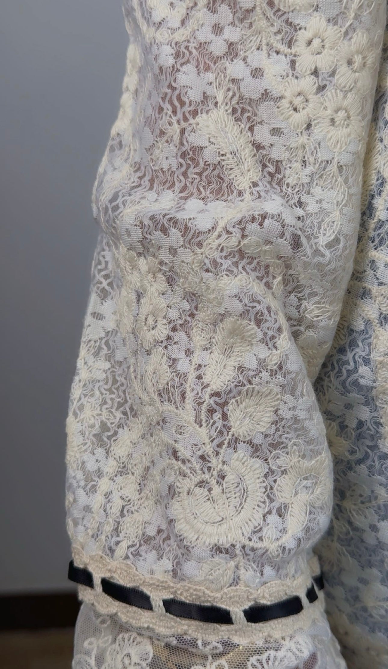 Блузка жабо в стиле барокко