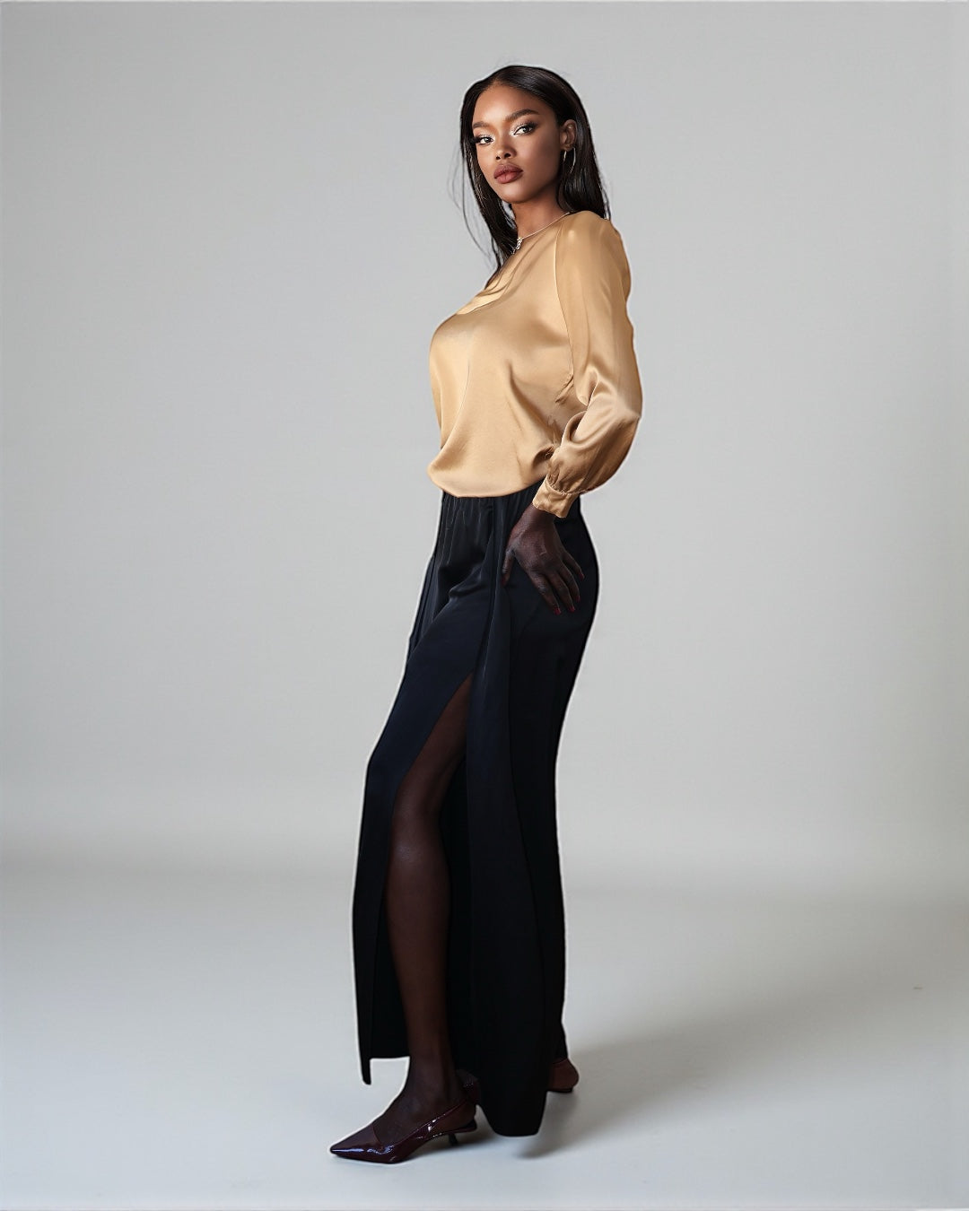 Брюки палаццо с разрезом по ноге светло-черного цвета