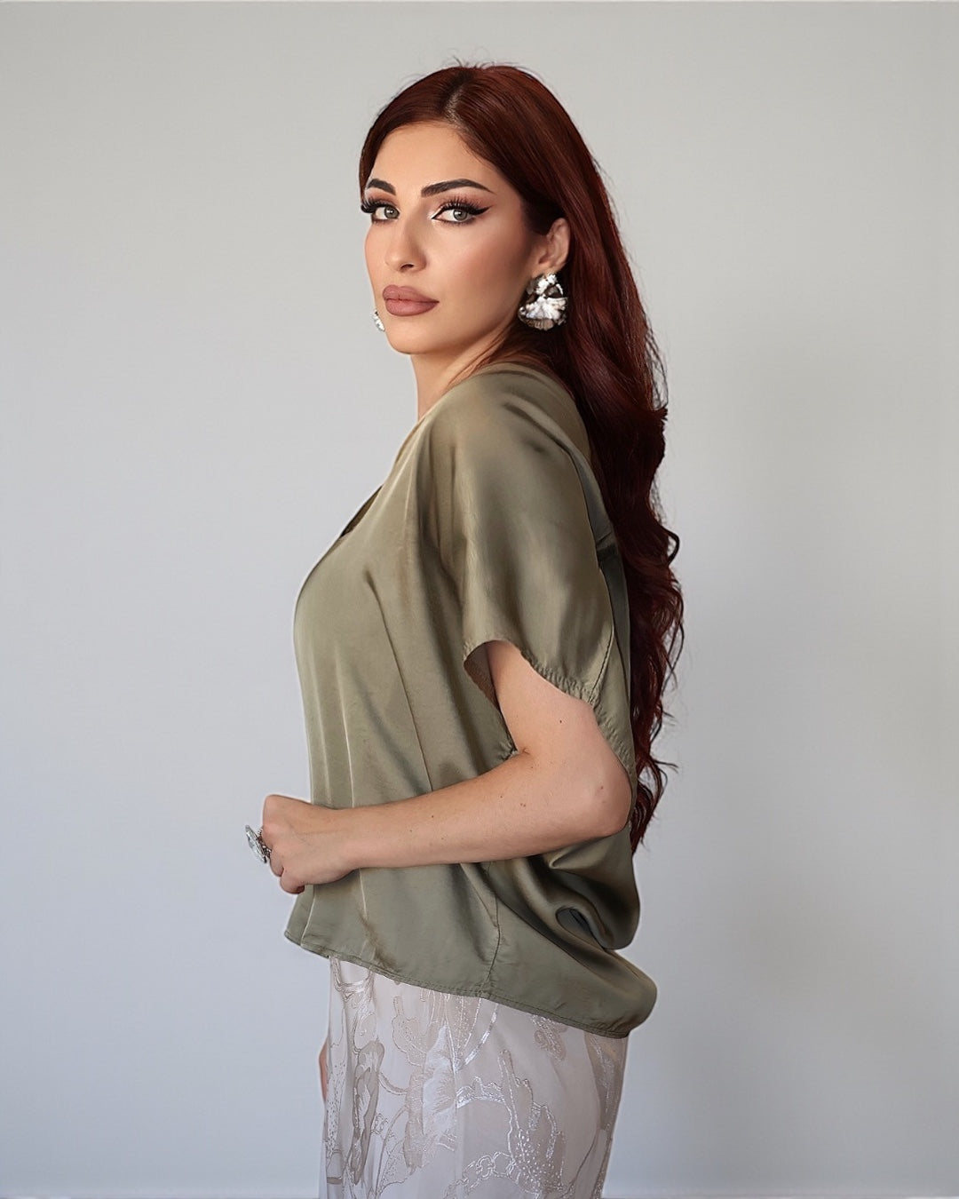 Блузка с V-образным вырезом (оливковая)