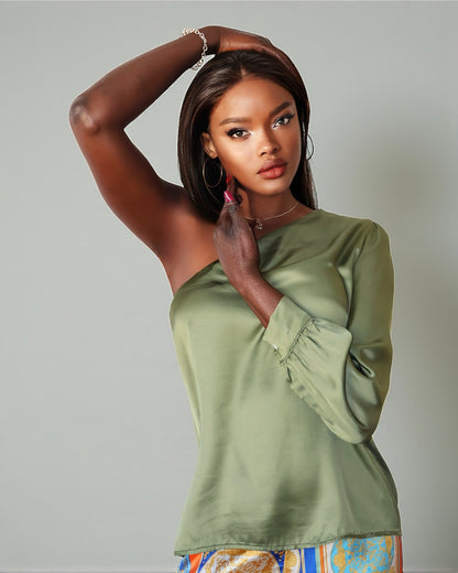 Атласная блузка с одним рукавом (милитари-зеленый)