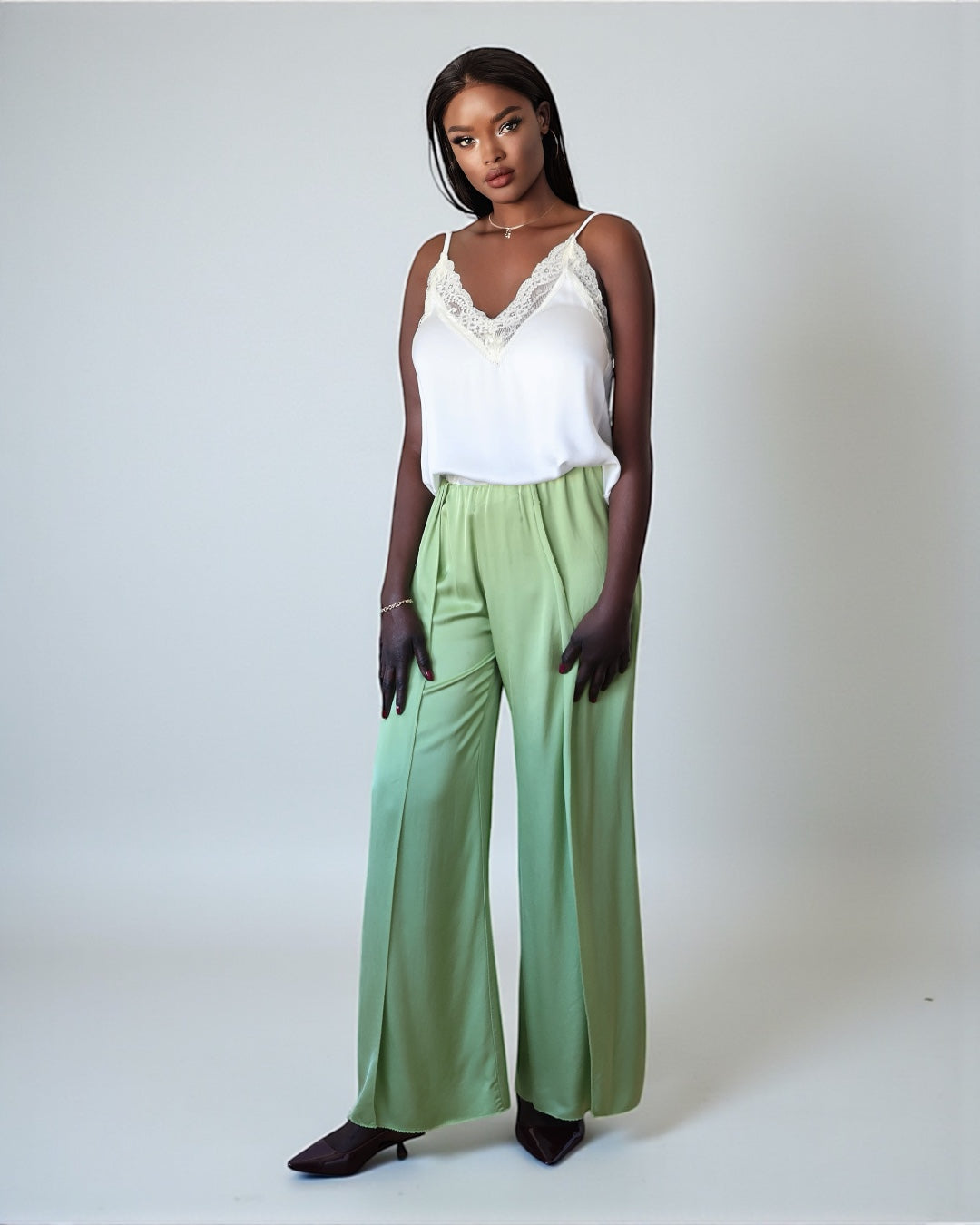 Брюки палаццо с разрезом по ноге светло-черного цвета