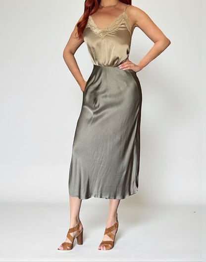 Elegant Skirt with Silky Shine