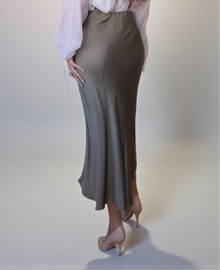 Elegant Skirt with Silky Shine