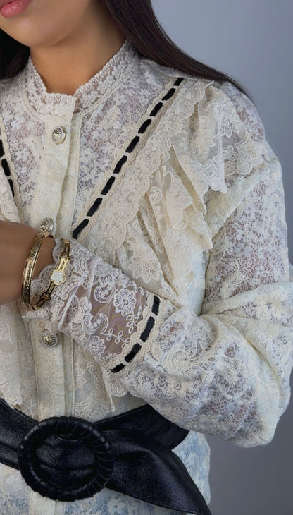 Блузка жабо в стиле барокко