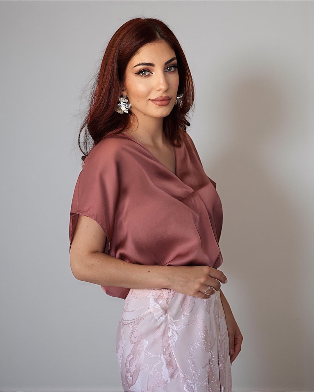 Блузка с V-образным вырезом (винно-красная)