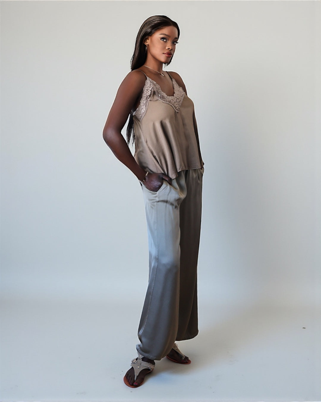 Оливково-зеленые брюки