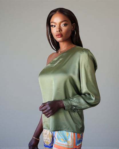 Атласная блузка с одним рукавом (милитари-зеленый)