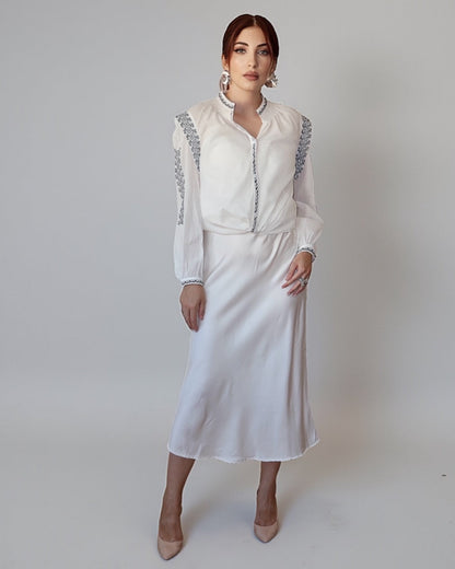 Элегантная юбка с шелковистым блеском (белая)