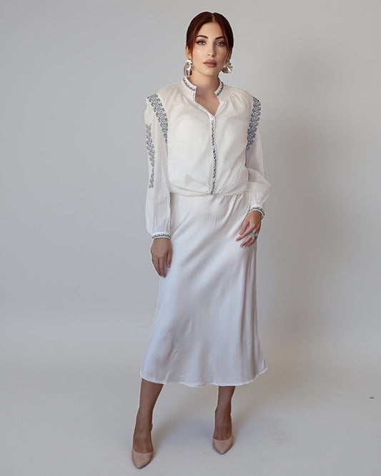 Элегантная юбка с шелковистым блеском (белая)