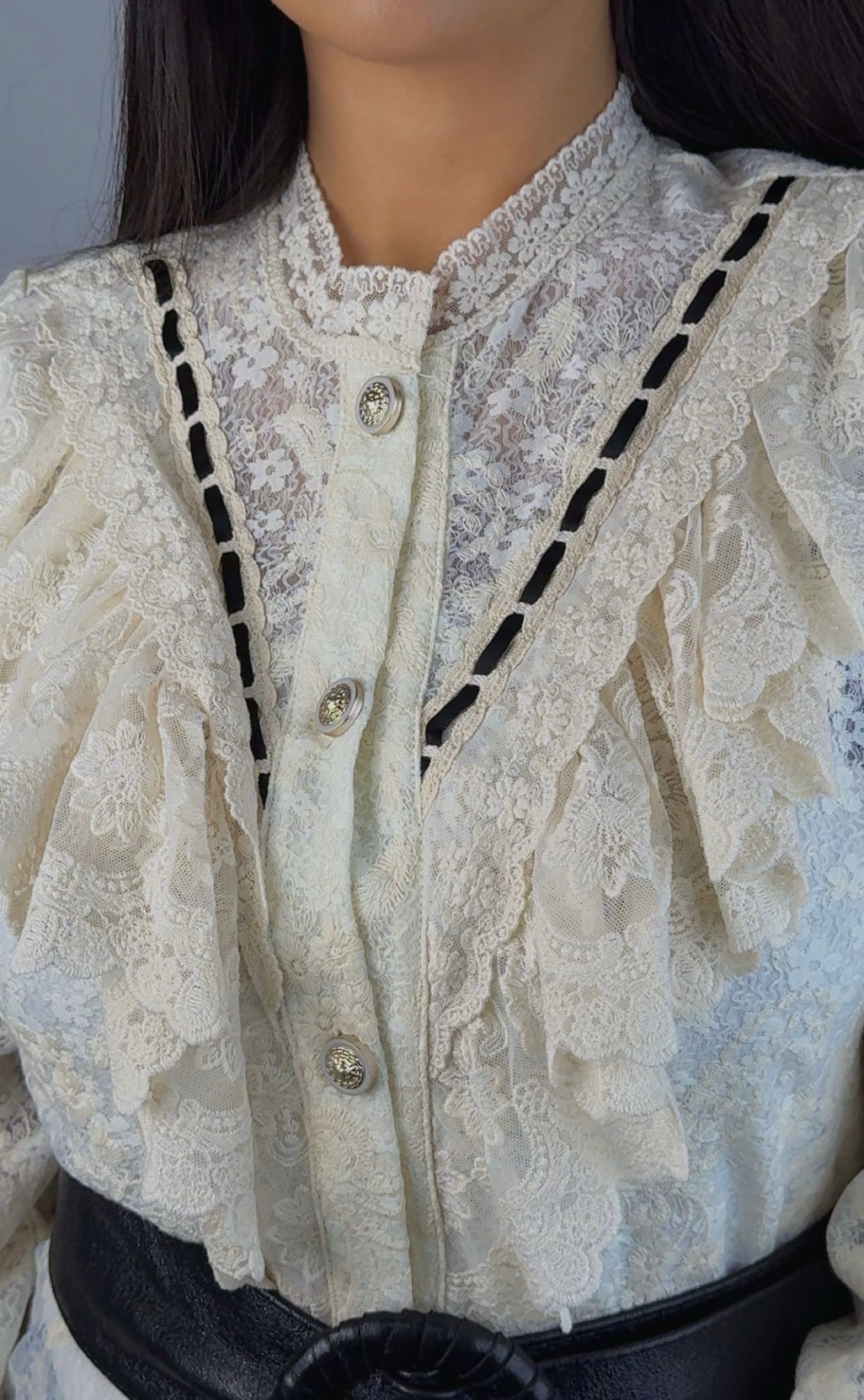 Блузка жабо в стиле барокко