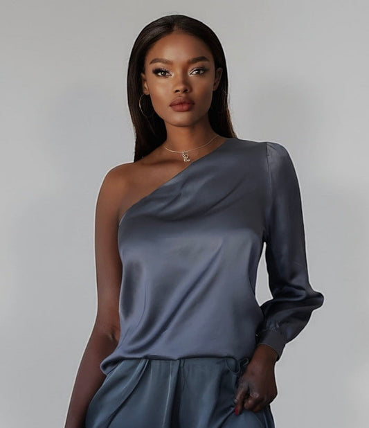 Атласная блузка с одним рукавом (темно-синяя)