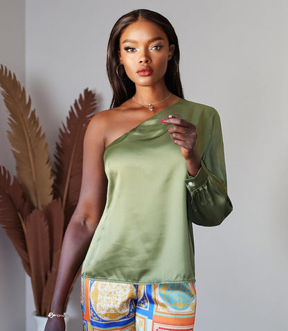 Атласная блузка с одним рукавом (милитари-зеленый)