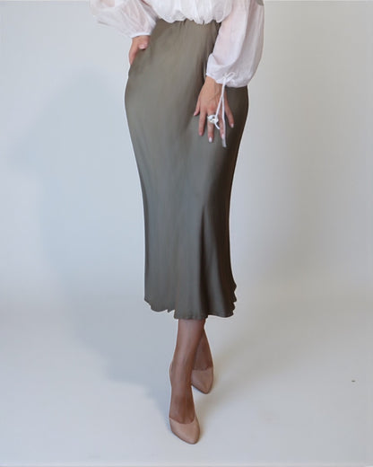 Elegant Skirt with Silky Shine
