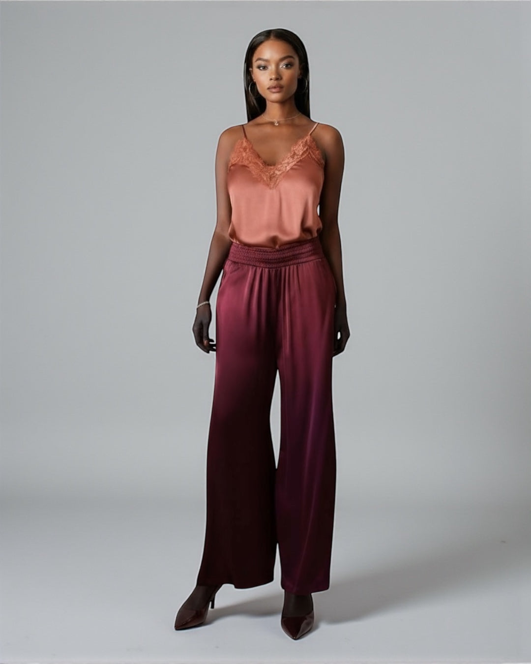 Брюки цвета красного вина