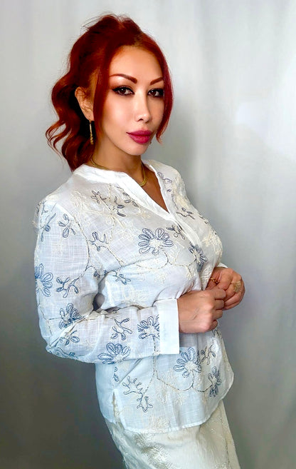 Блузка с цветочными линиями