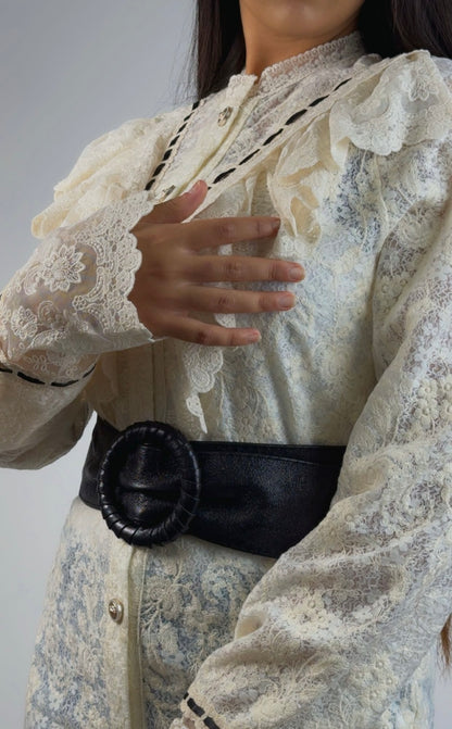 Блузка жабо в стиле барокко